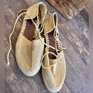Raffia sandal